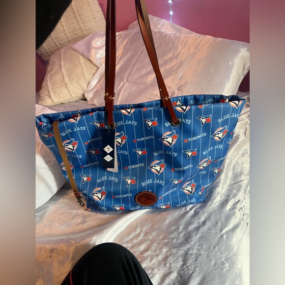 Dooney & Bourke Handbags - Donnie & Bourke still with tags but is used